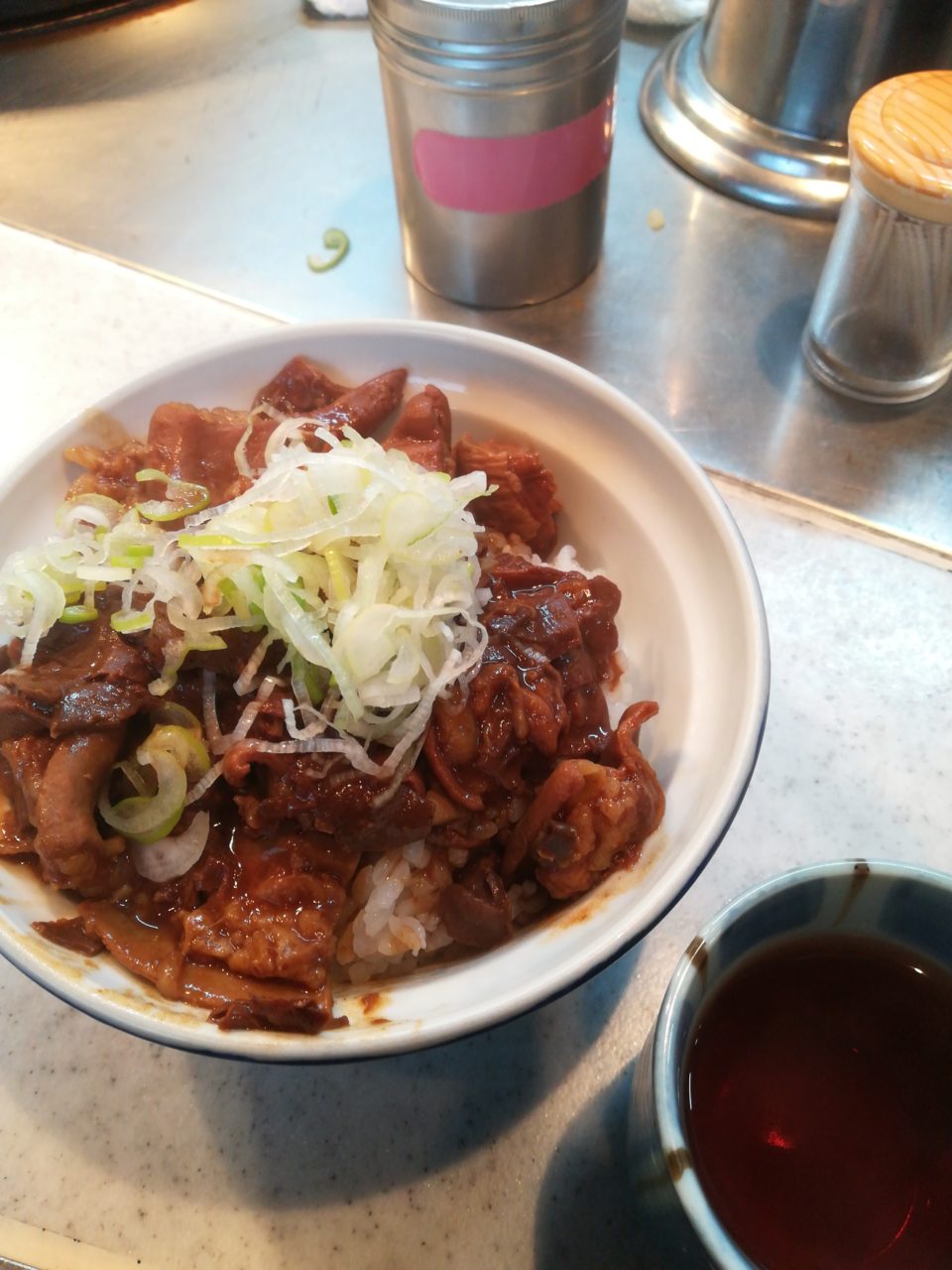 築地場外
ホルモン丼
きつねや