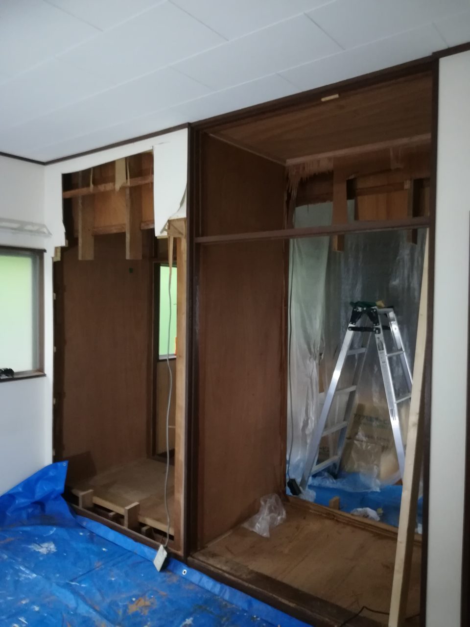 壁を壊し、間柱を大まかにとったが、この先どうするか考える。細かい作業の進め方整理して、結局マルチツールをオーダ。