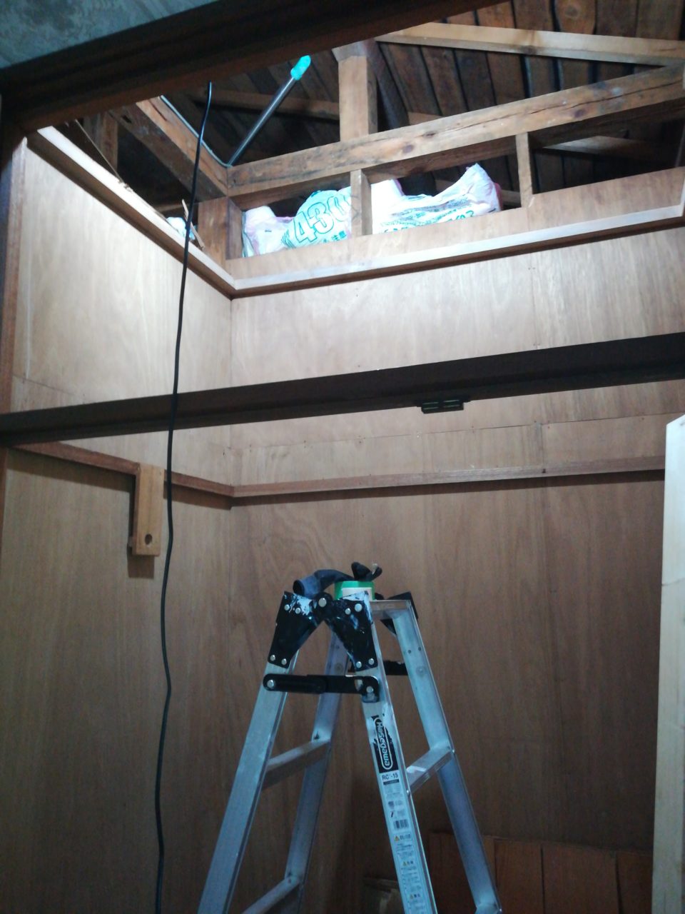 DIY
洋室上断熱材